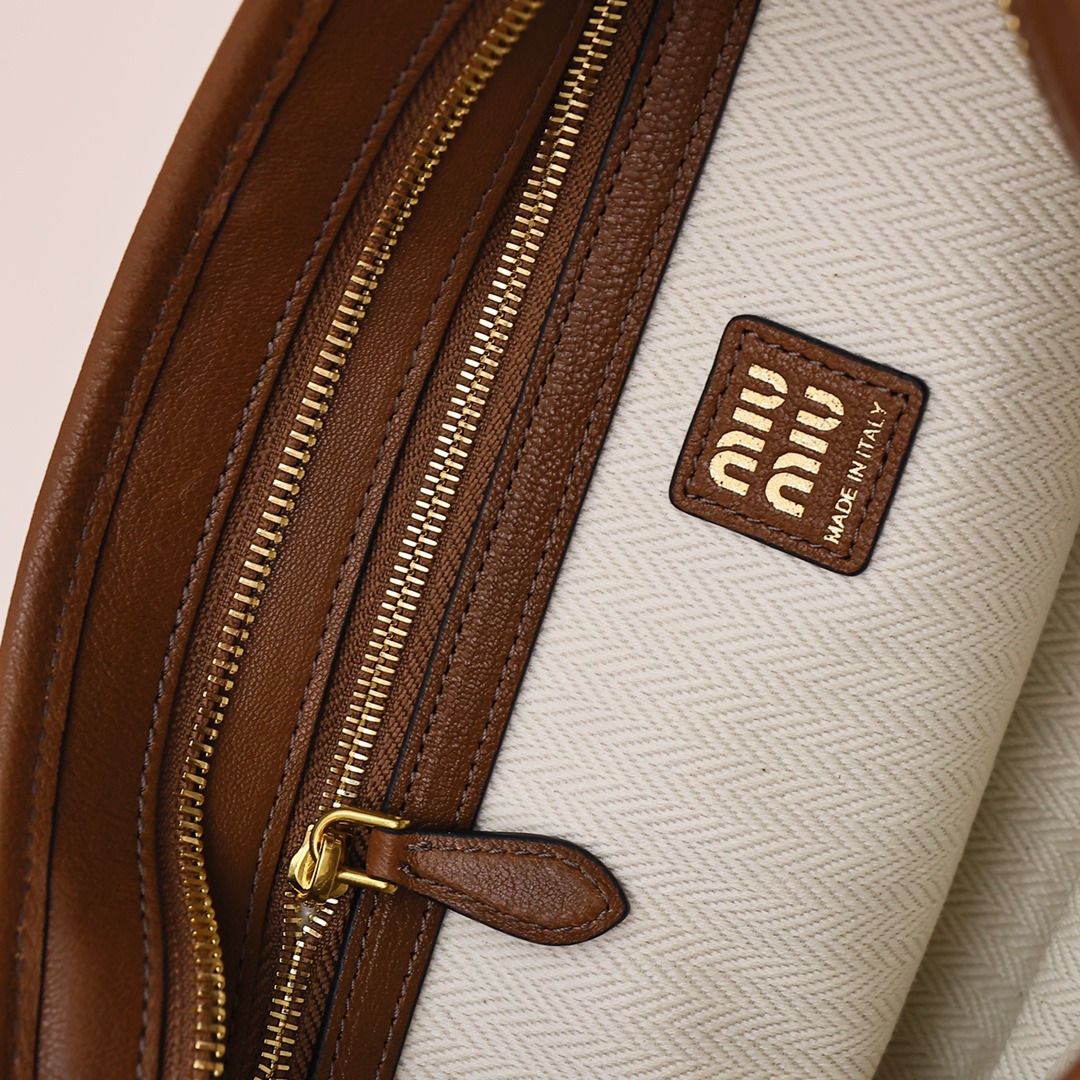 25羊皮腋下包棕色_9