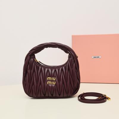 Wander Matelassé Hobo半月包褶皺包勃艮第紅