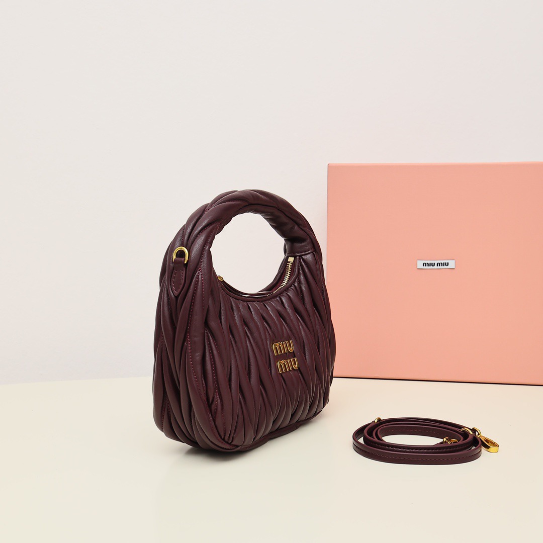 Wander Matelassé Hobo半月包褶皺包勃艮第紅_2