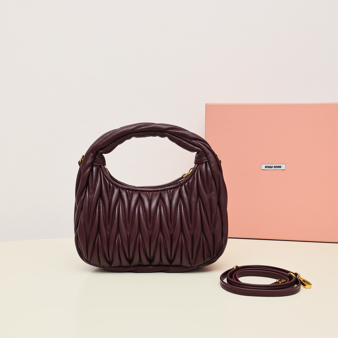 Wander Matelassé Hobo半月包褶皺包勃艮第紅_3