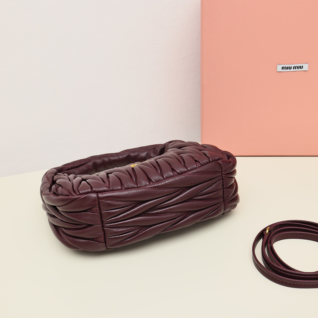 Wander Matelassé Hobo半月包褶皺包勃艮第紅_4