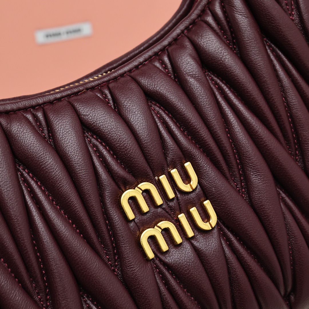 Wander Matelassé Hobo半月包褶皺包勃艮第紅_6