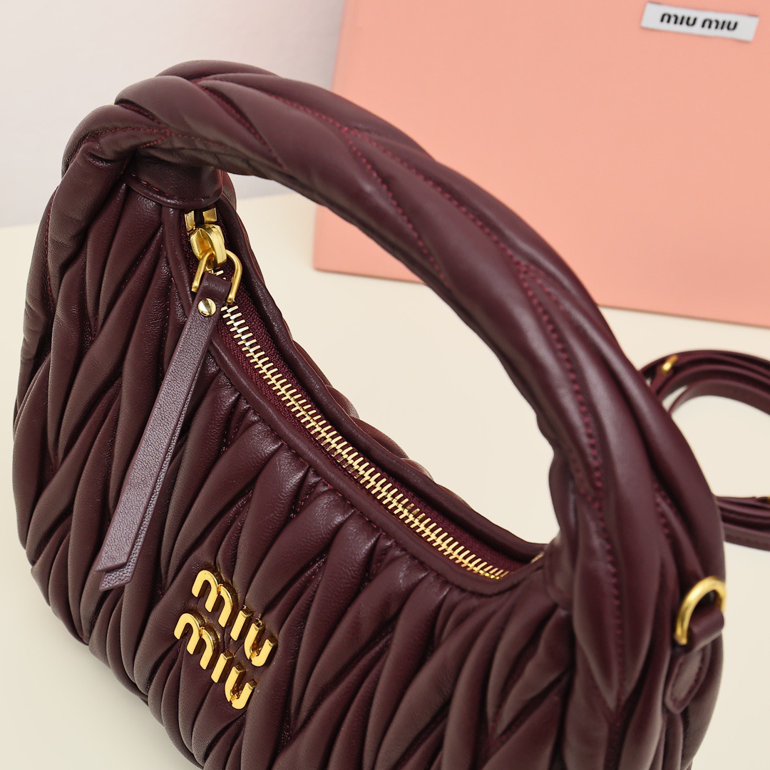 Wander Matelassé Hobo半月包褶皺包勃艮第紅_7