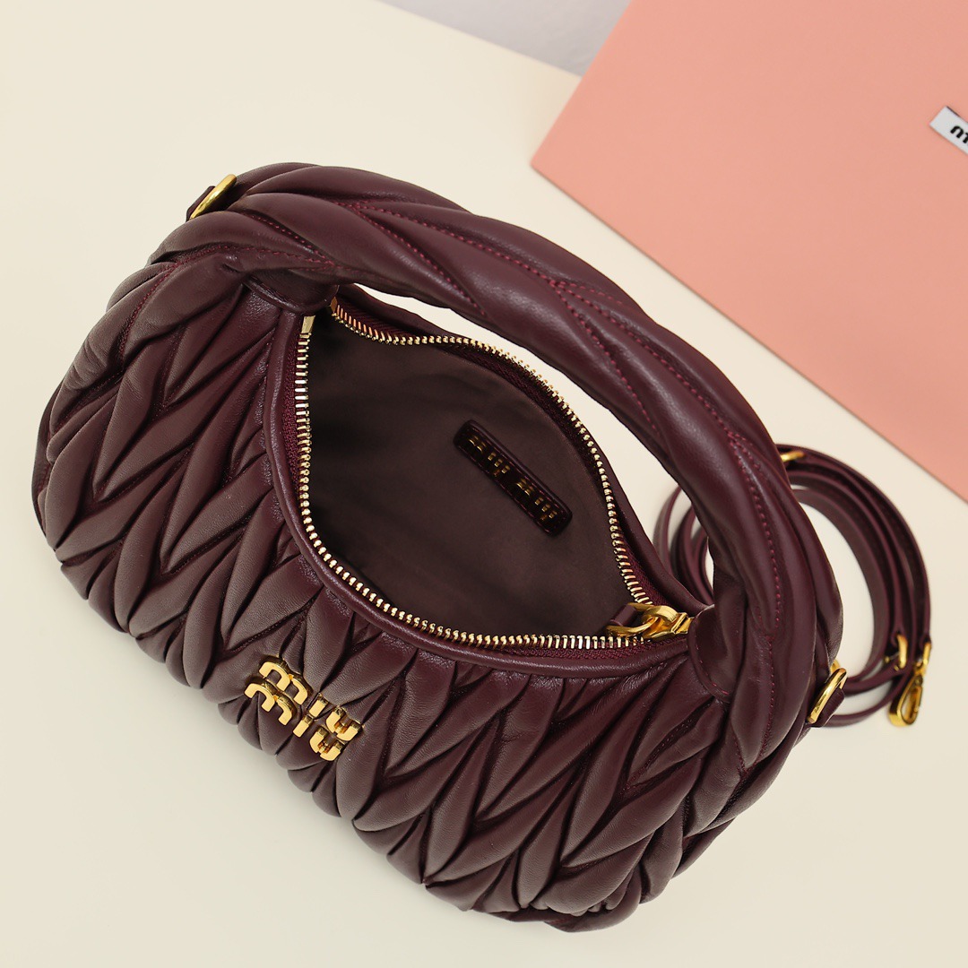 Wander Matelassé Hobo半月包褶皺包勃艮第紅_8