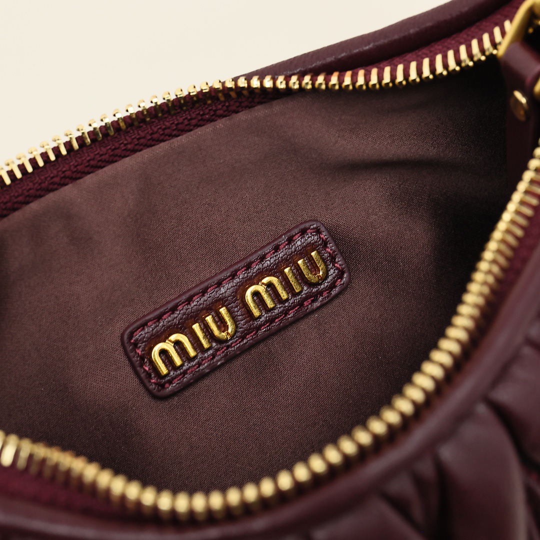 Wander Matelassé Hobo半月包褶皺包勃艮第紅_9