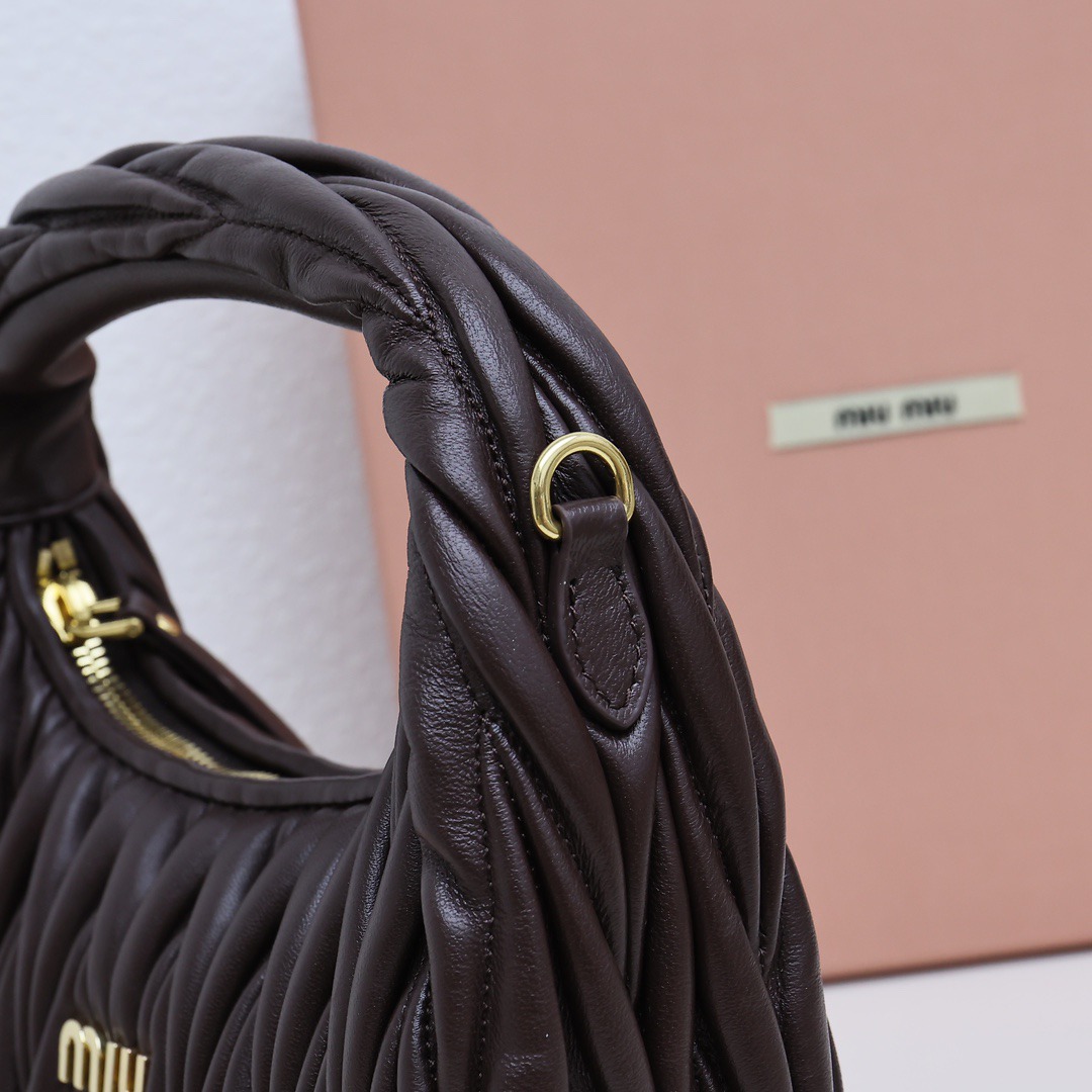 Wander Matelassé Hobo半月包褶皺包石楠木_6