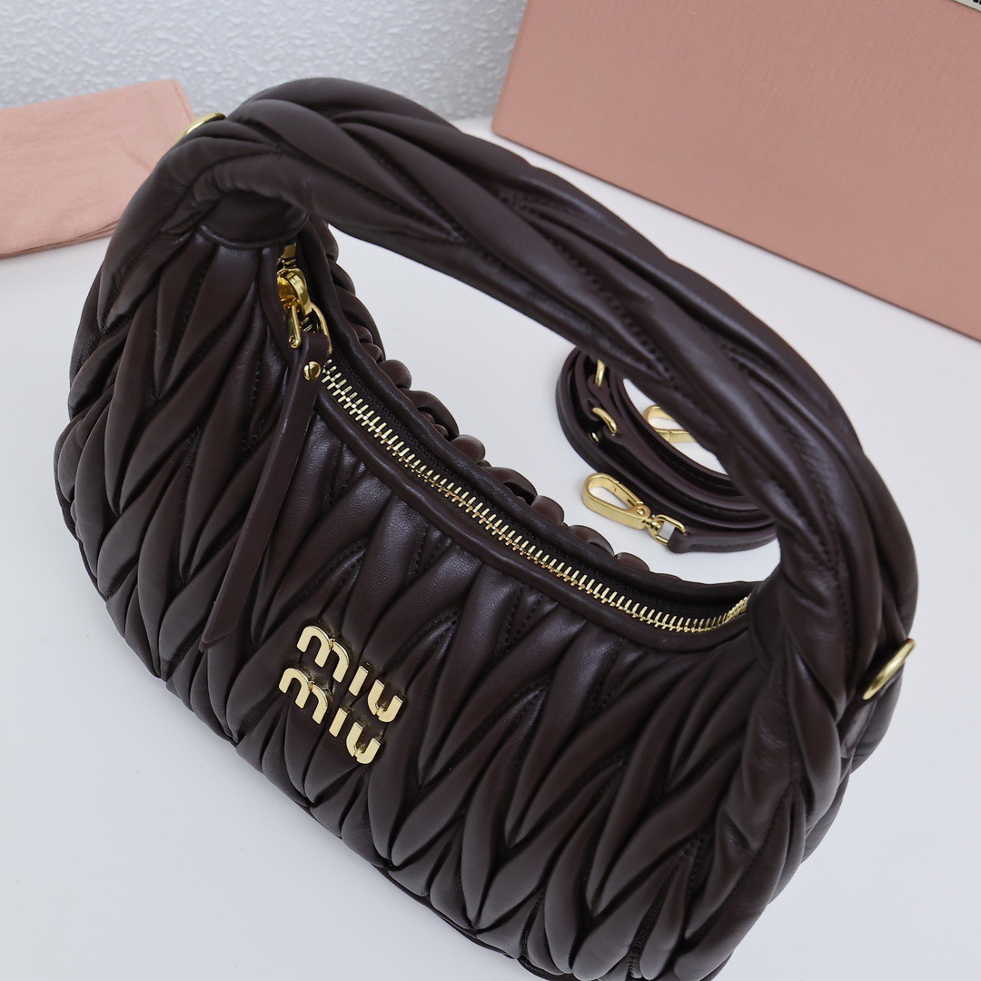 Wander Matelassé Hobo半月包褶皺包石楠木_7