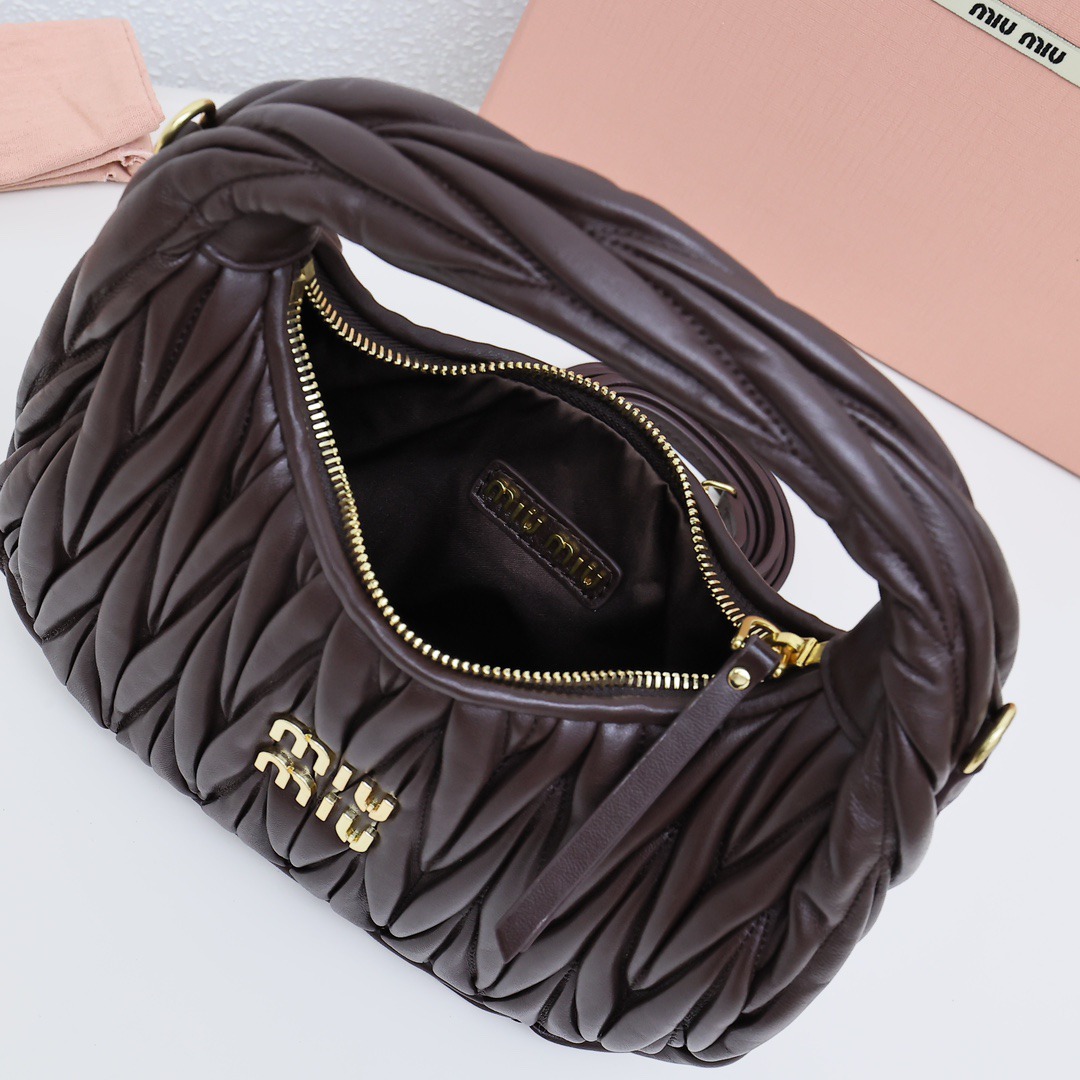 Wander Matelassé Hobo半月包褶皺包石楠木_8