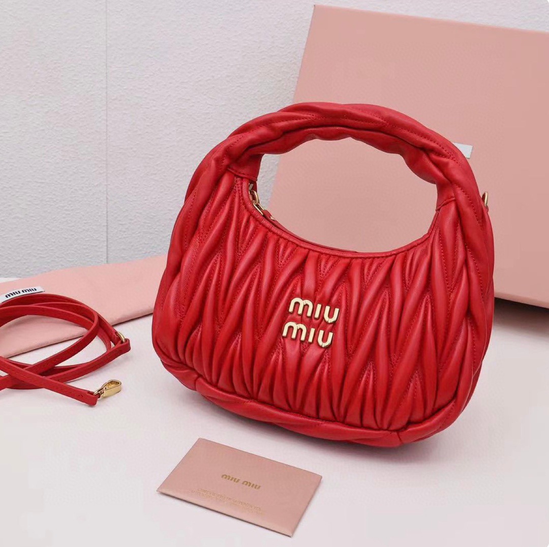 Wander Matelassé Hobo半月包褶皺包紅色_1