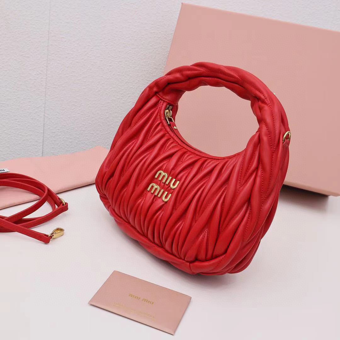 Wander Matelassé Hobo半月包褶皺包紅色_2