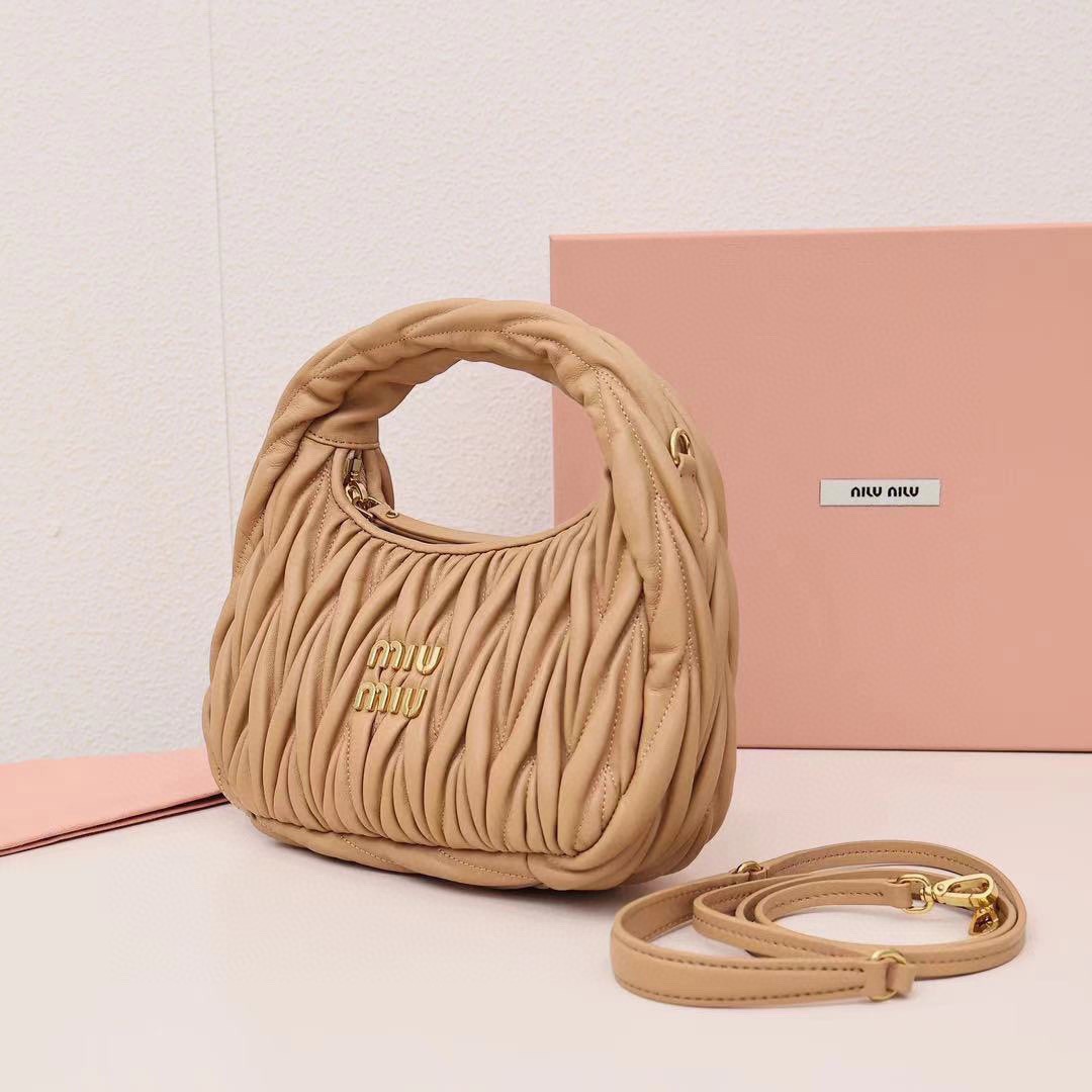 Wander Matelassé Hobo半月包褶皺包卡其色_2