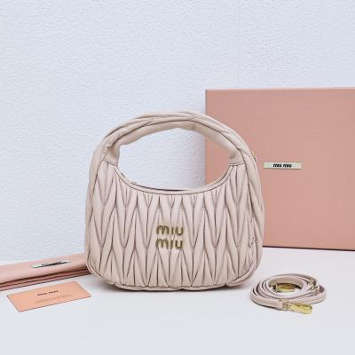 Wander Matelassé Hobo半月包褶皺包裸粉色