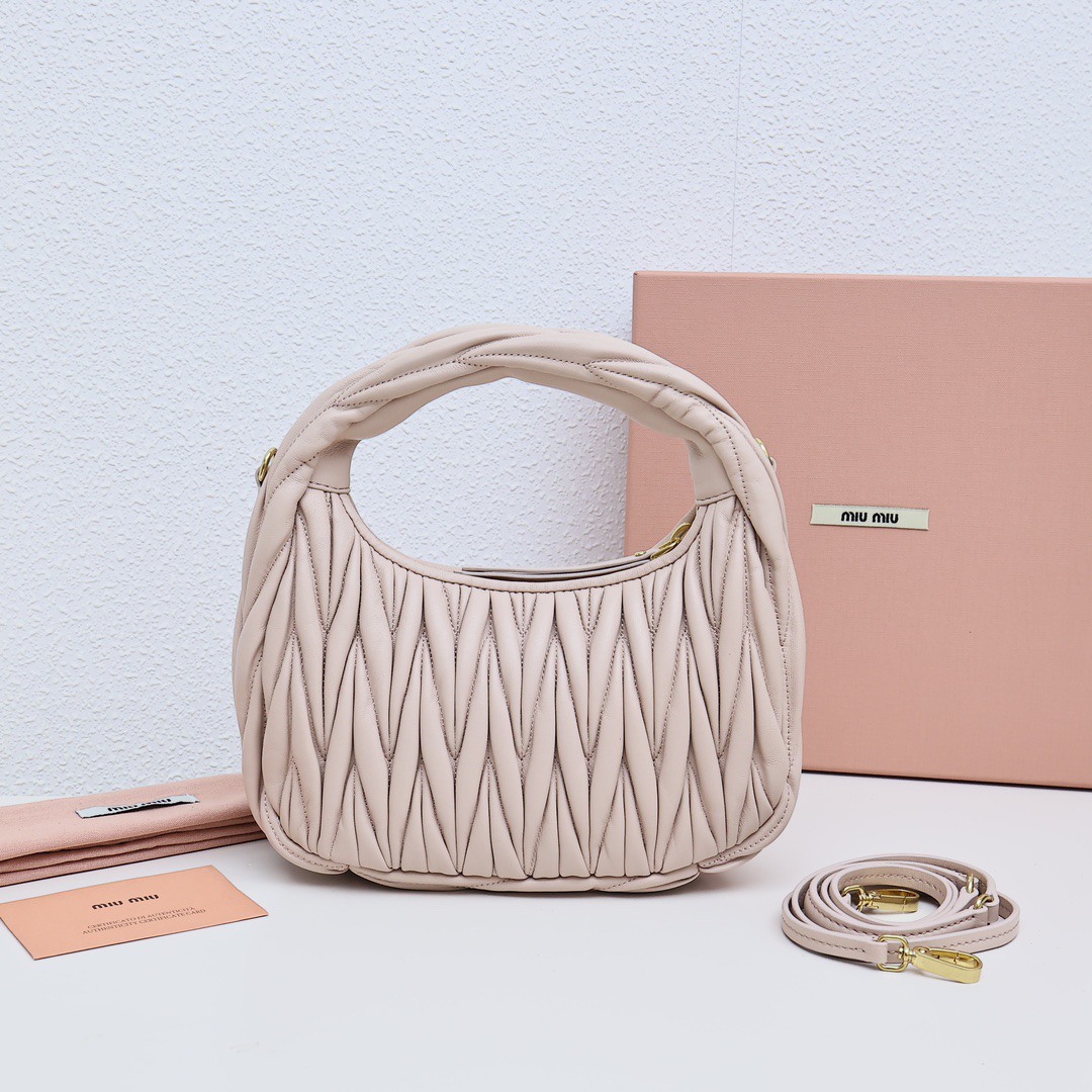 Wander Matelassé Hobo半月包褶皺包裸粉色_3