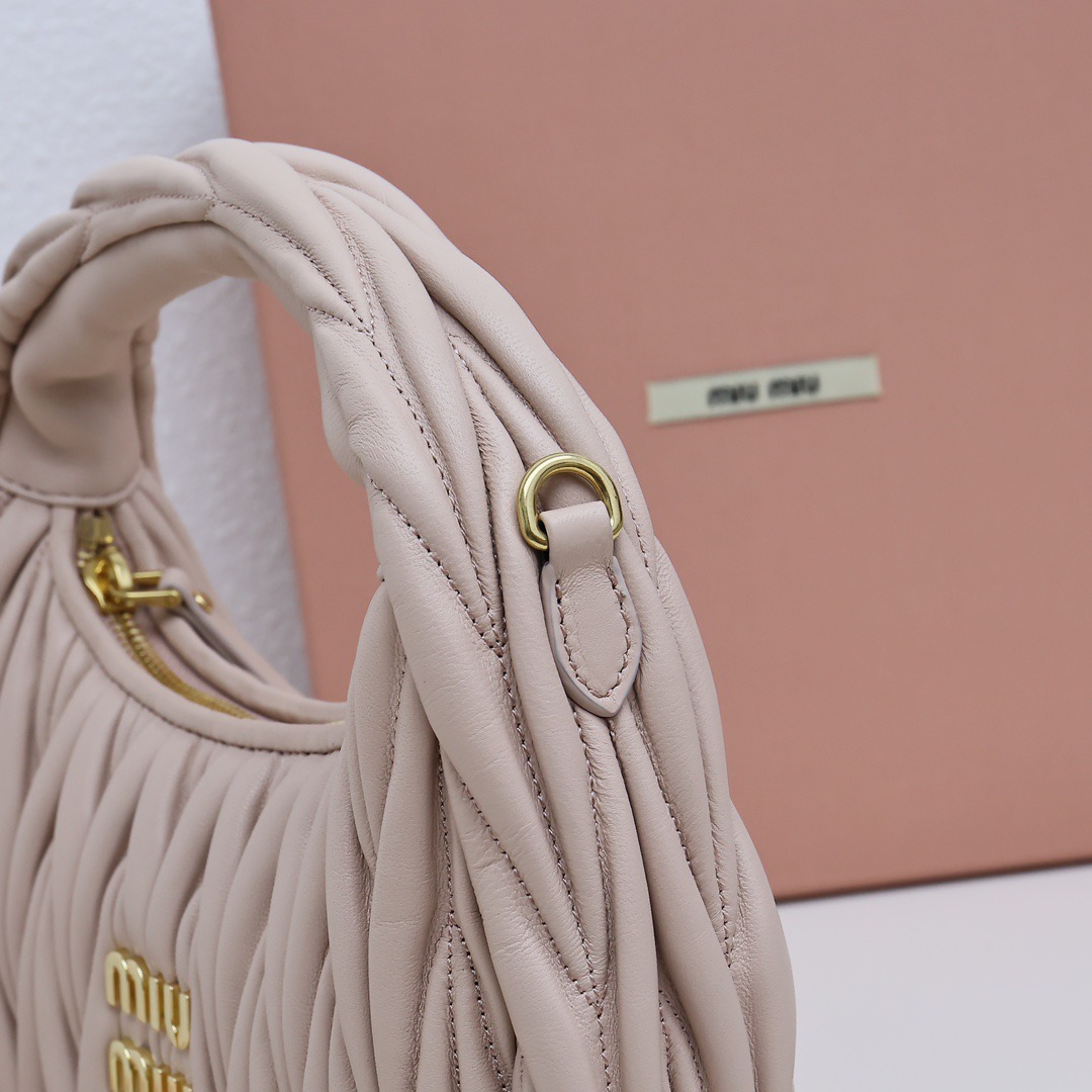 Wander Matelassé Hobo半月包褶皺包裸粉色_6