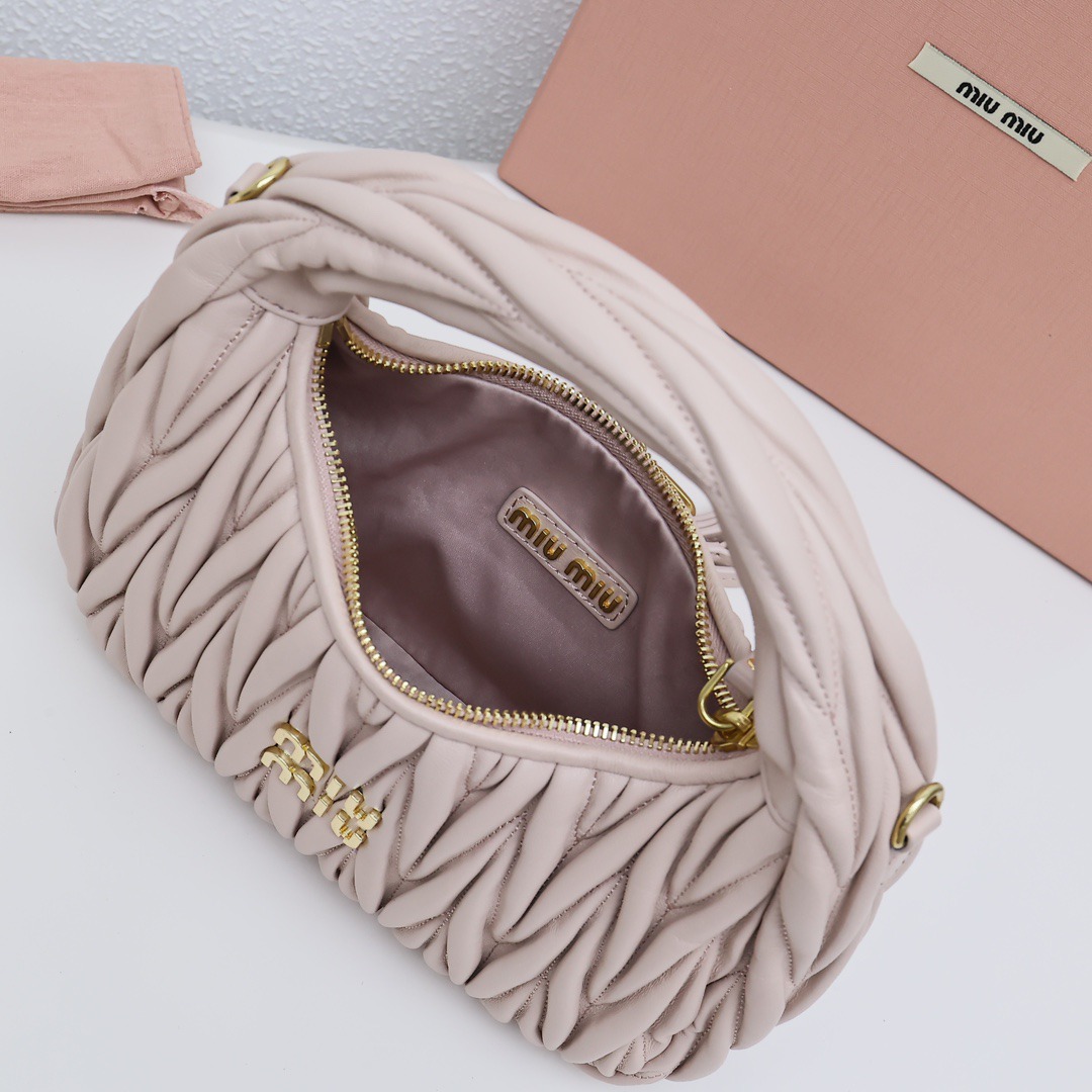 Wander Matelassé Hobo半月包褶皺包裸粉色_8