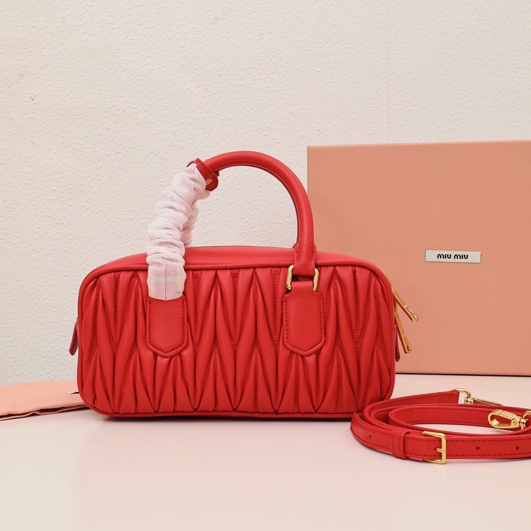 Arcadie褶皺保齡球包紅色_3