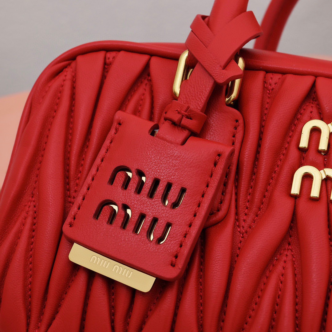 Arcadie褶皺保齡球包紅色_6