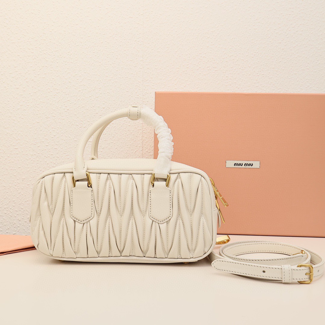 Arcadie褶皺保齡球包白色_3