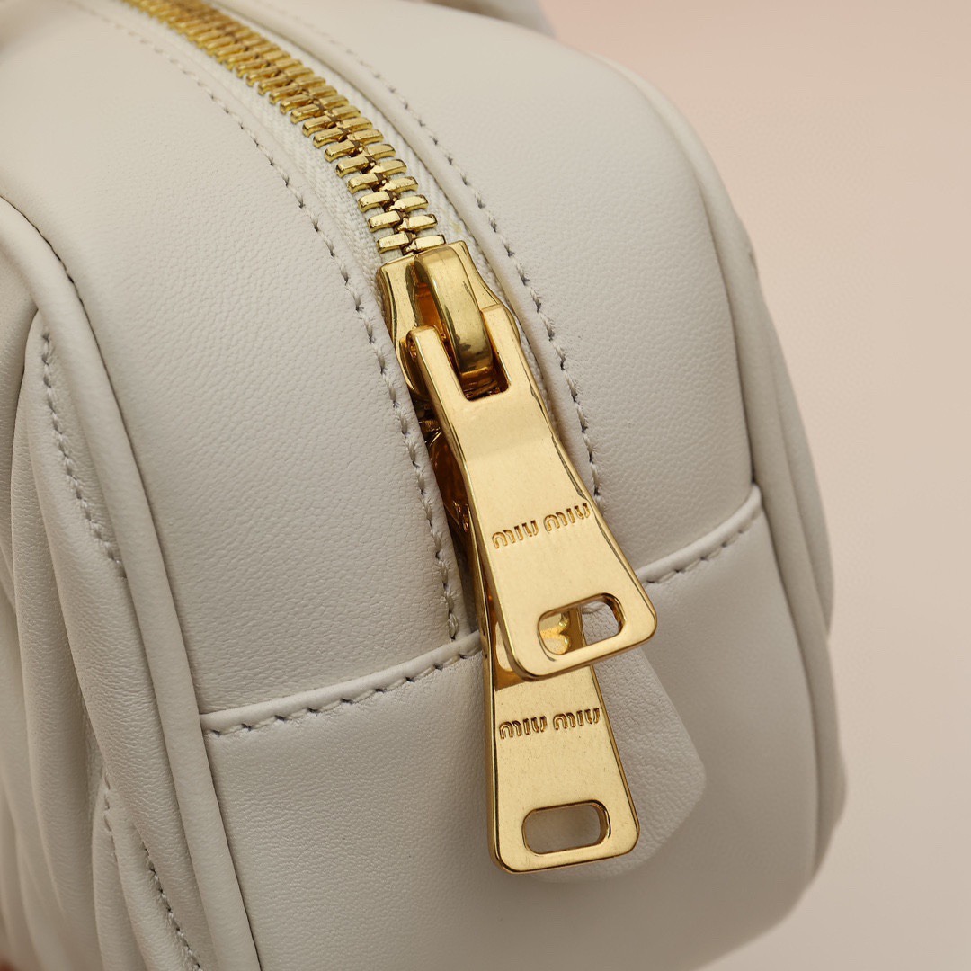 Arcadie褶皺保齡球包白色_7