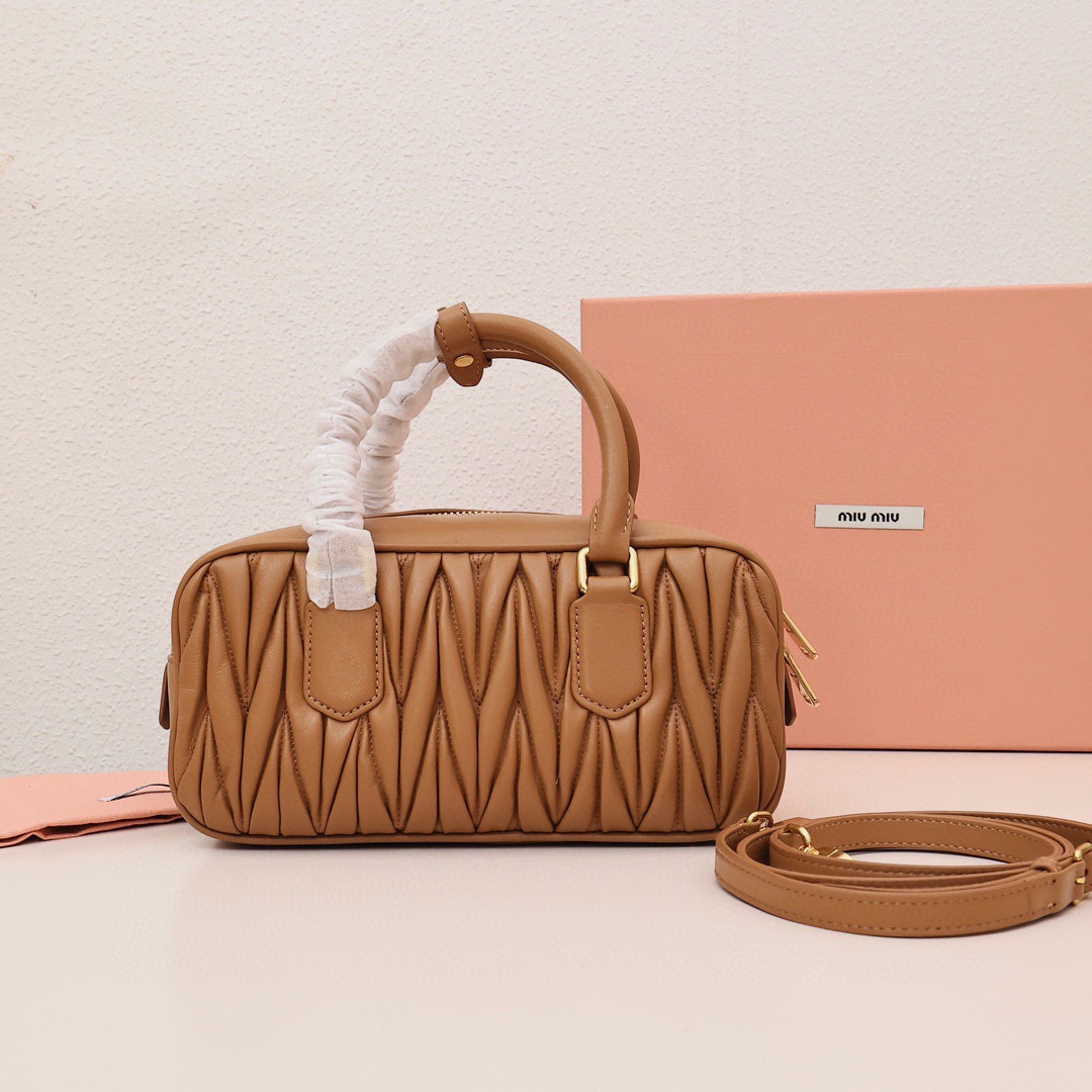 Arcadie褶皺保齡球包焦糖色_3