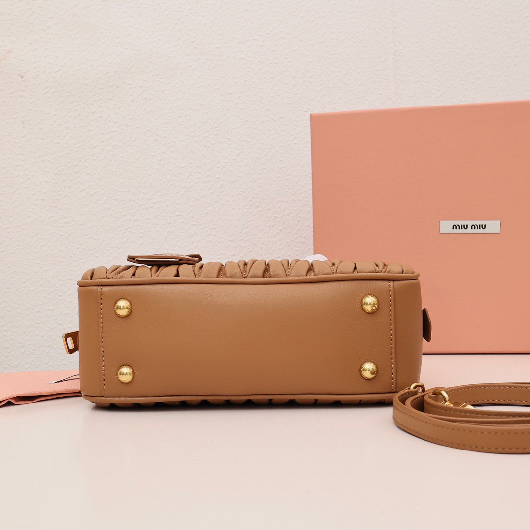 Arcadie褶皺保齡球包焦糖色_4