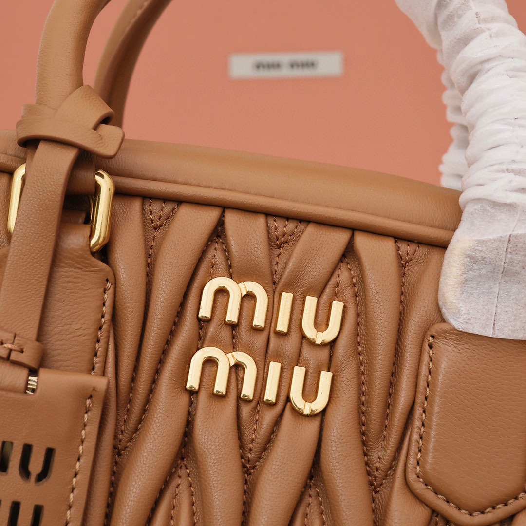 Arcadie褶皺保齡球包焦糖色_6