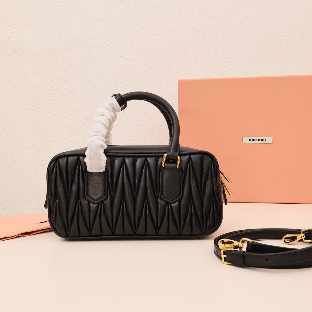 Arcadie褶皺保齡球包黑色_3