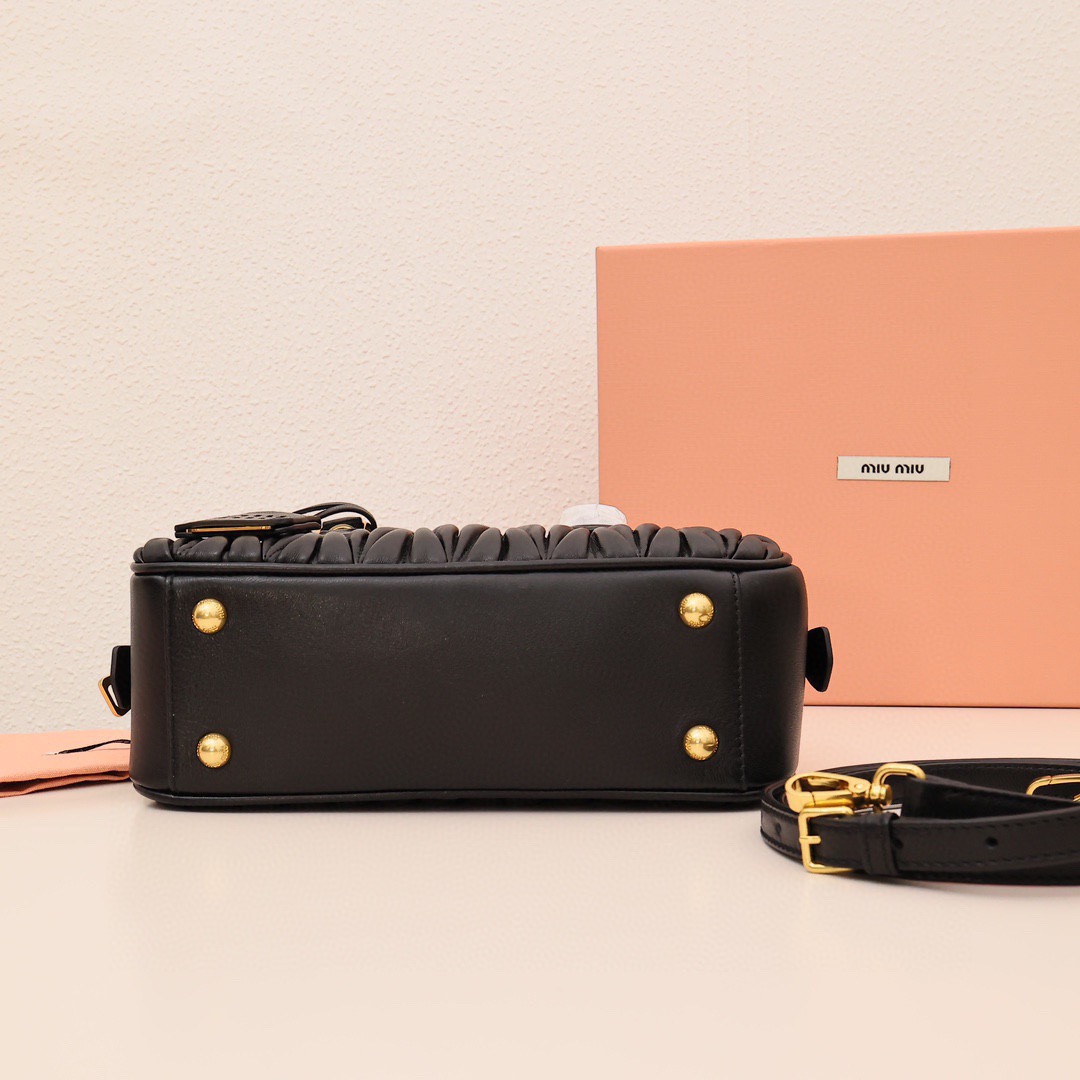 Arcadie褶皺保齡球包黑色_4