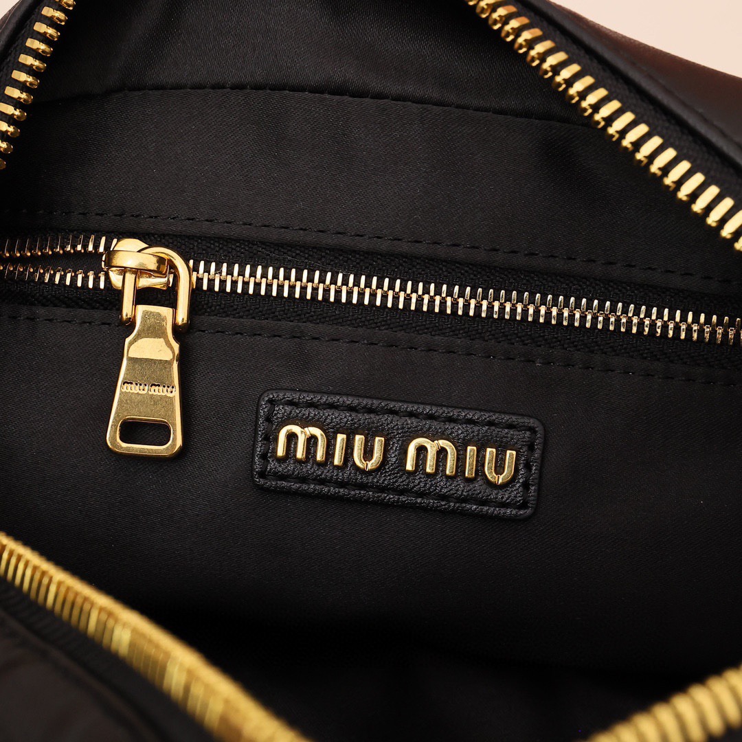 Arcadie褶皺保齡球包黑色_9