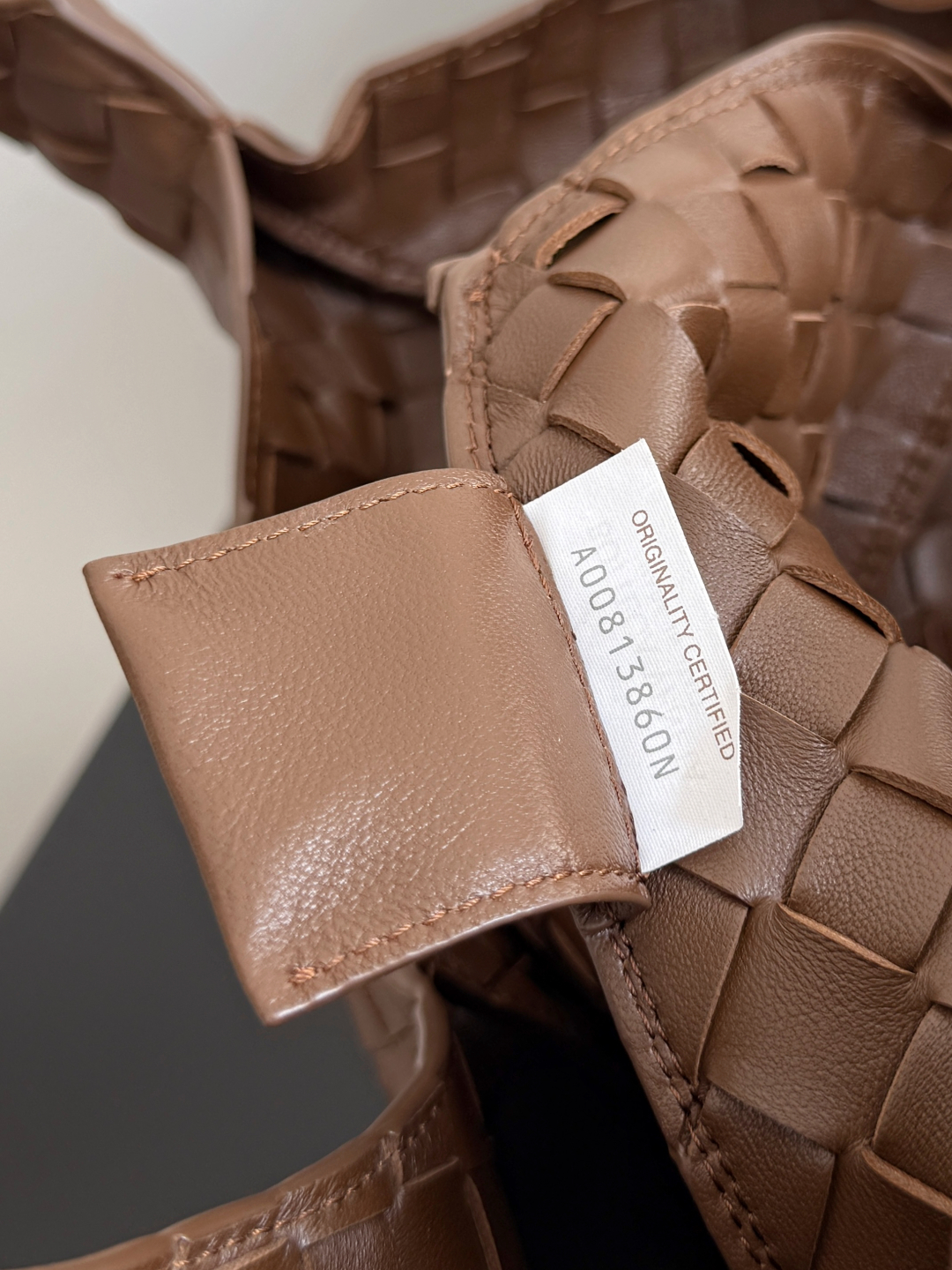 844249 Campana肩背包小號 榛果棕_9