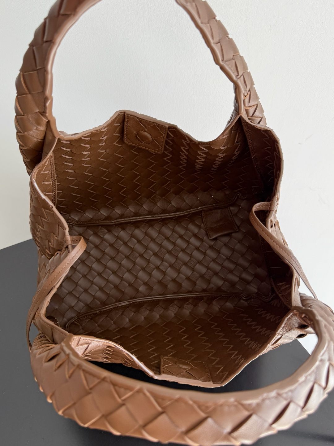 844249 Campana肩背包小號 榛果棕_10