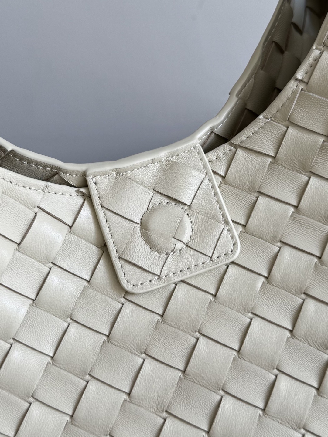 844249 Campana肩背包小號 海鹽色_6