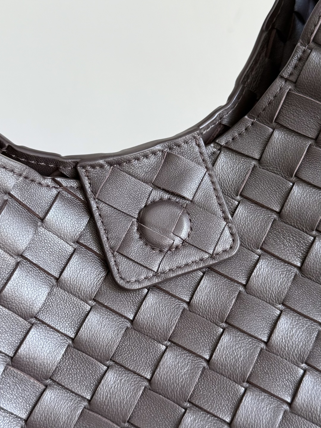 844249 Campana肩背包小號 黑棕色_6