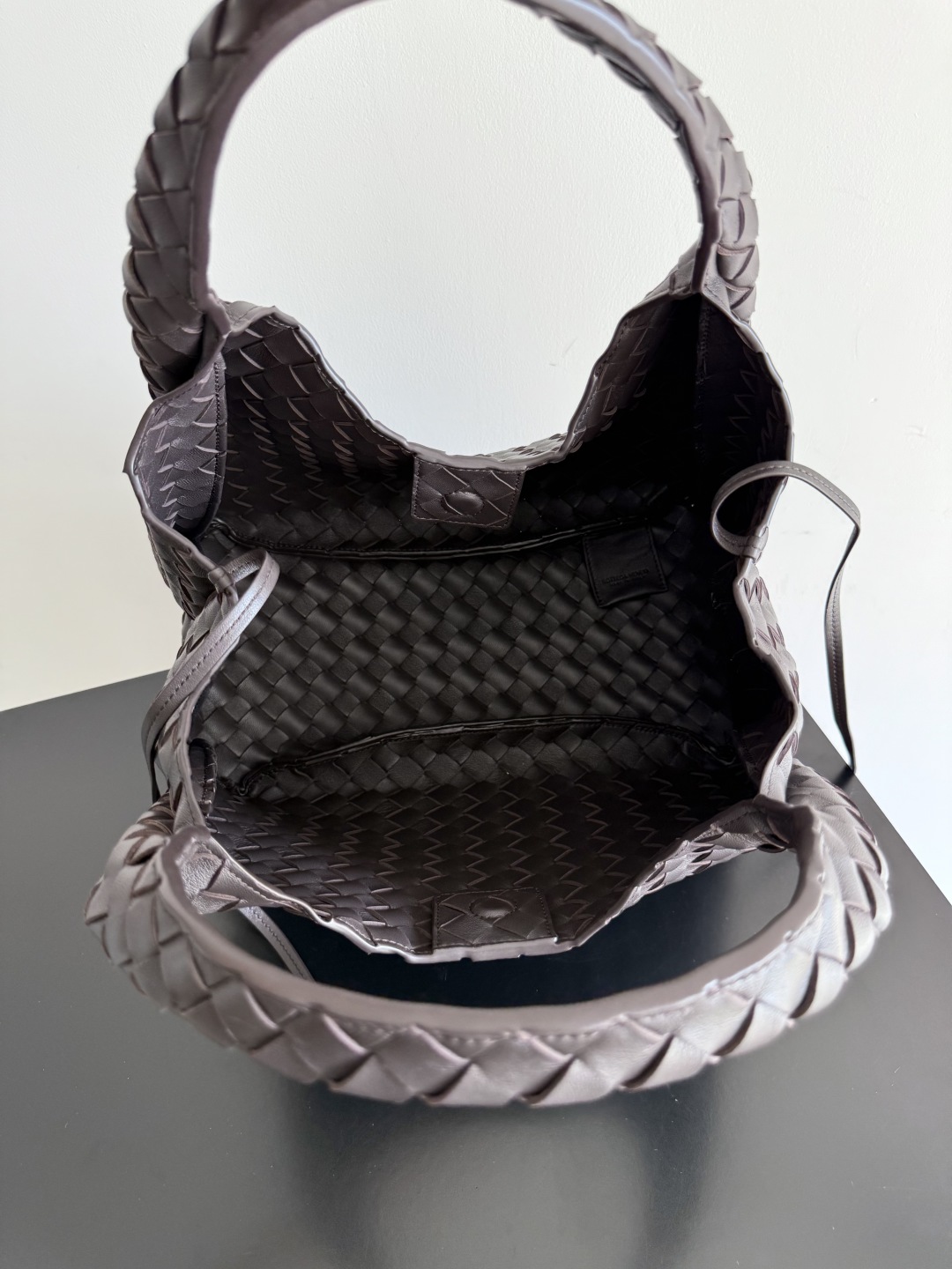 844249 Campana肩背包小號 黑棕色_8