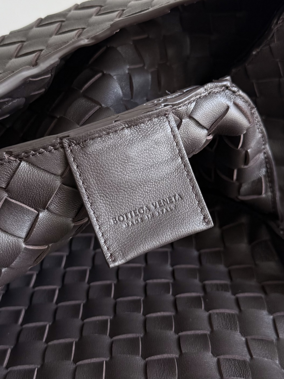 844249 Campana肩背包小號 黑棕色_9