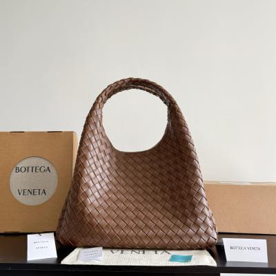 844250 Campana肩背包大號 榛果棕