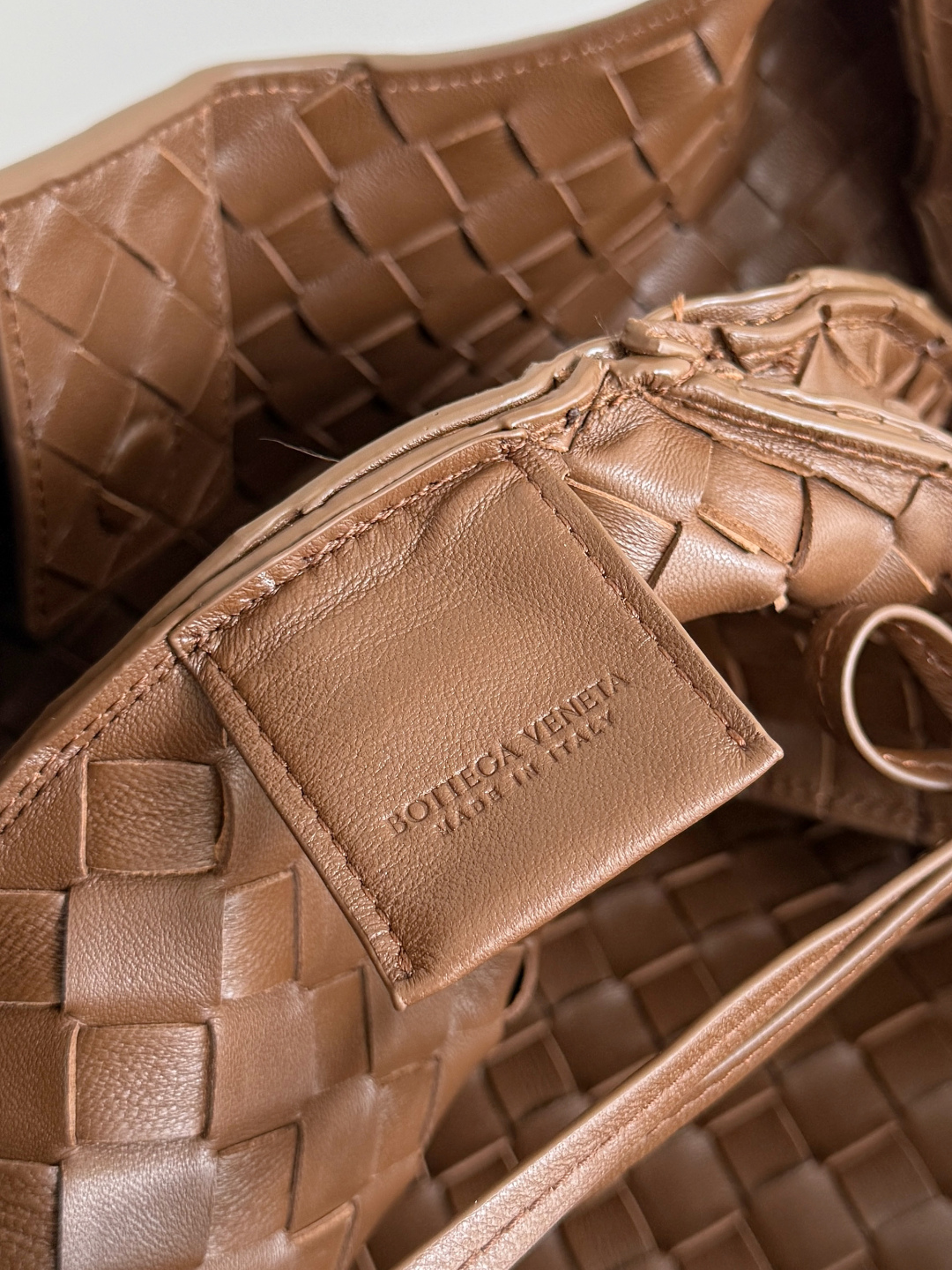 844250 Campana肩背包大號 榛果棕_8