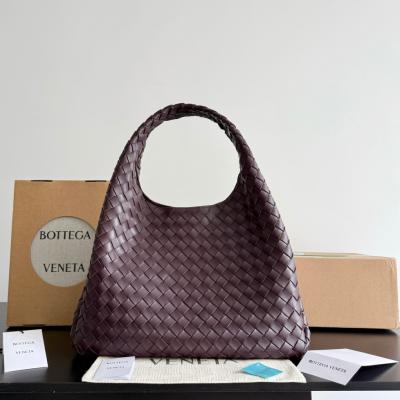 844250 Campana肩背包大號深巴羅紅