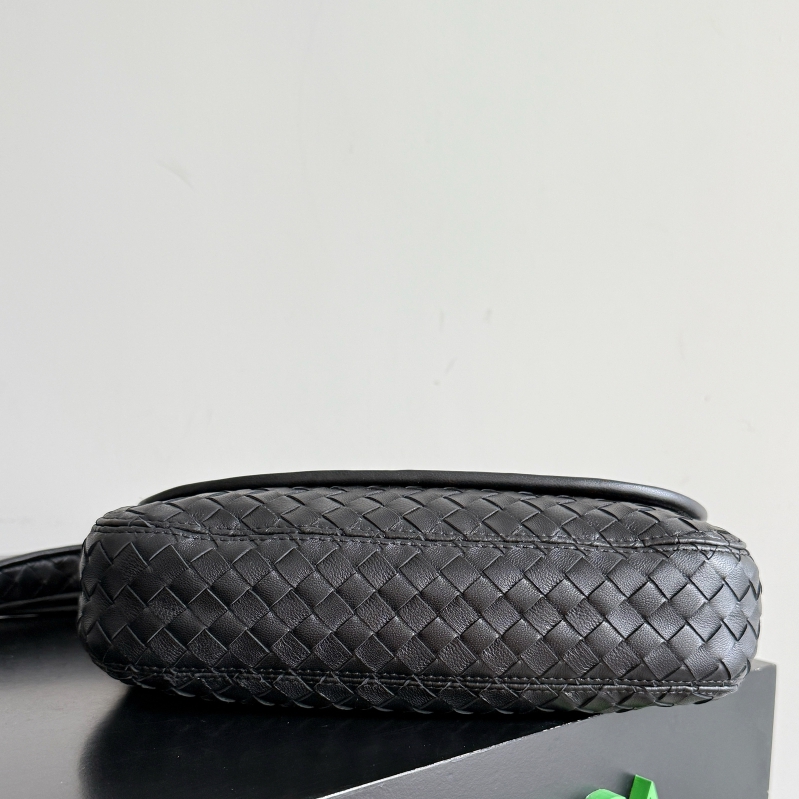 843836 Veneto翻蓋背提包 黑色（內裏綠色）_4