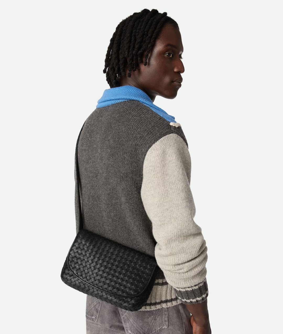 843836 Veneto翻蓋背提包 黑色_11