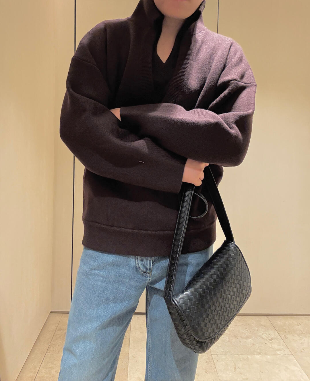 843836 Veneto翻蓋背提包 黑色_12