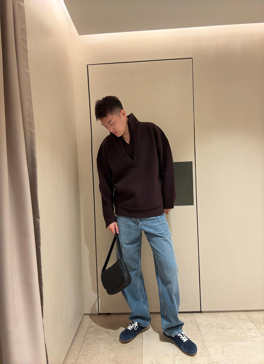 843836 Veneto翻蓋背提包 黑色_13