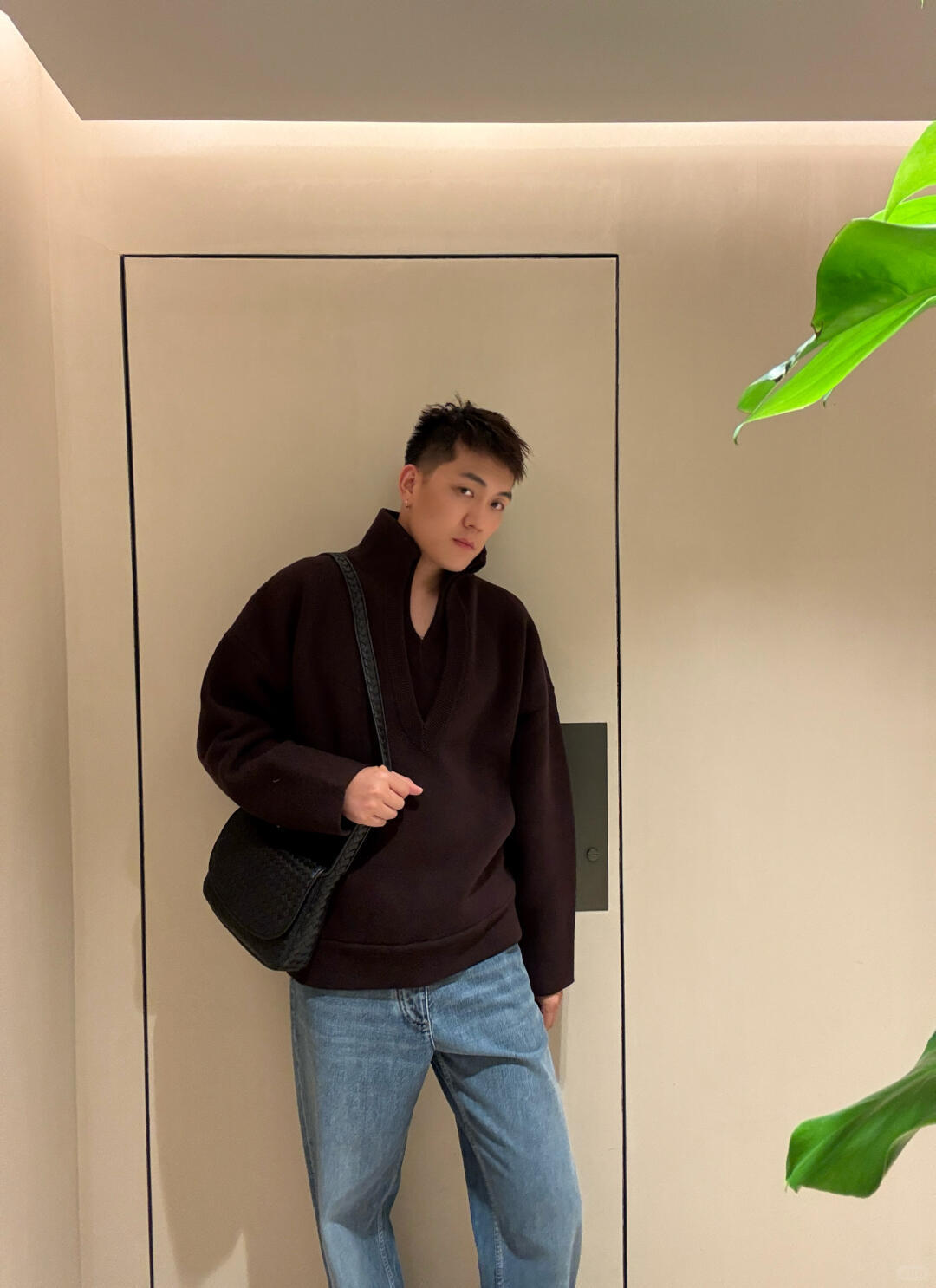 843836 Veneto翻蓋背提包 黑色_14