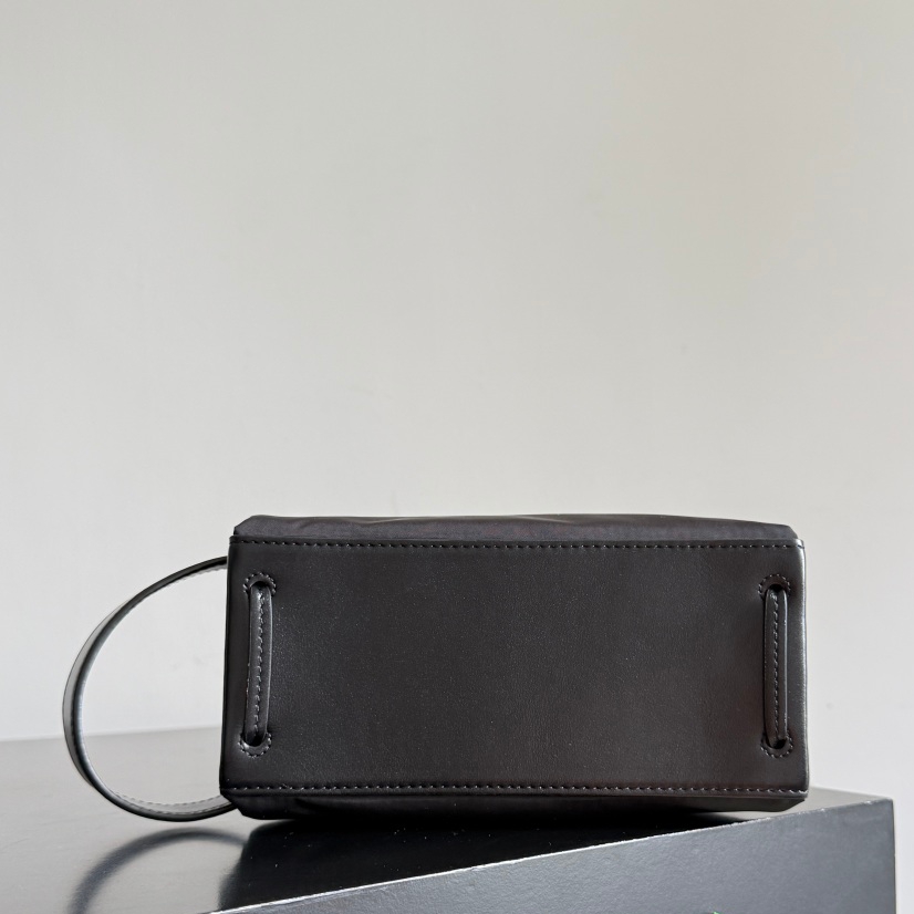 806369帆布洗漱包黑色_6