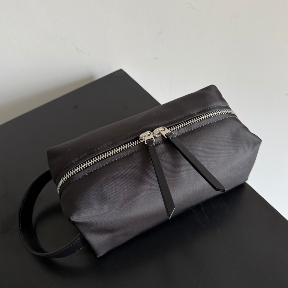 806369帆布洗漱包黑色_7