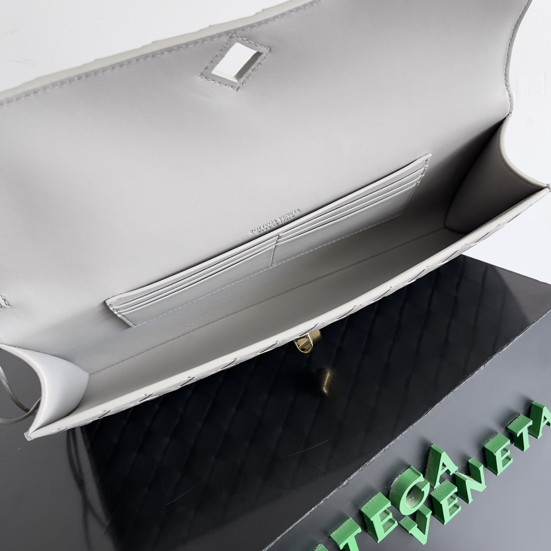 741511手拿晚宴包 銀灰色出_9