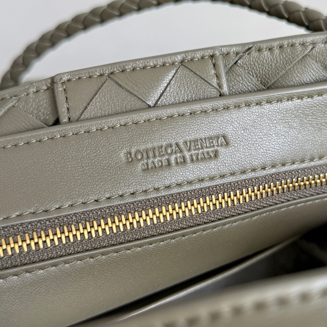 743568 Andiamo蝴蝶結小號 反絨柏樹綠_9