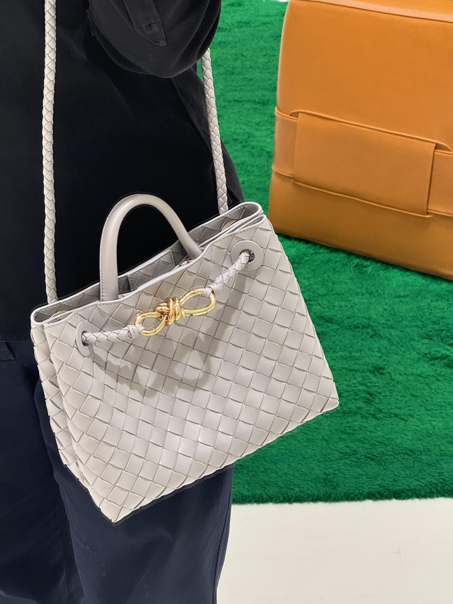 743568 Andiamo蝴蝶結小號 銀灰色_11