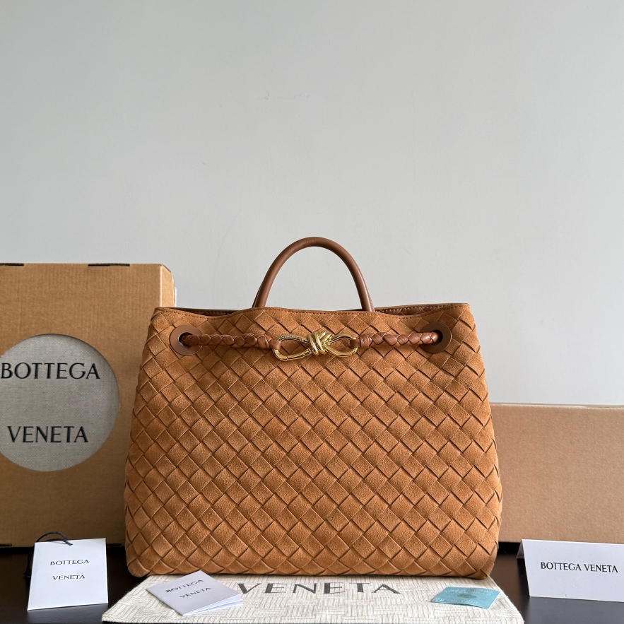 743572 Andiamo蝴蝶結中號 反絨琥珀棕_1