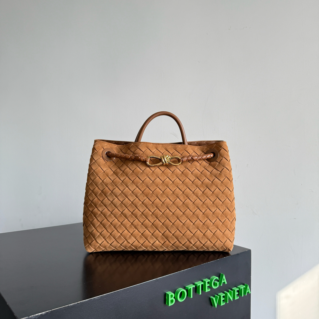 743572 Andiamo蝴蝶結中號 反絨琥珀棕_2